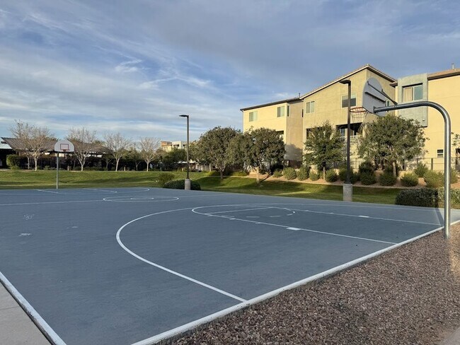 Building Photo - Chandler Luxury Townhome