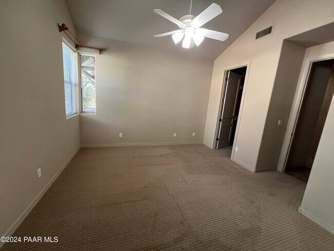 Building Photo - 671 Crosscreek Dr