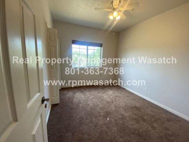 Building Photo - Cute 3 Bedroom 2 Bath Condo with a View!