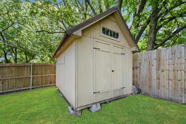 Building Photo - 3502 S Dakota Dr