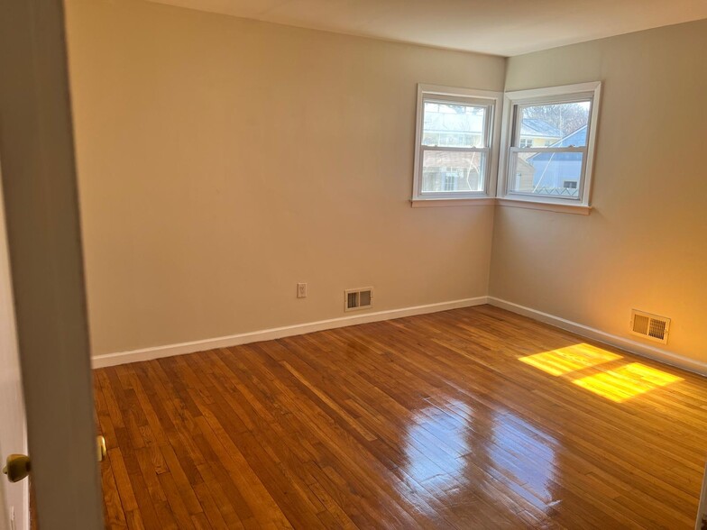 Building Photo - 126 Orange St