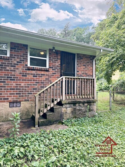 Building Photo - 1231 Helena Dr