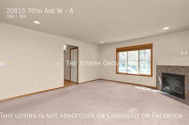 Building Photo - Sun-filled 3 bed/2.5 bath in Lynnwood!