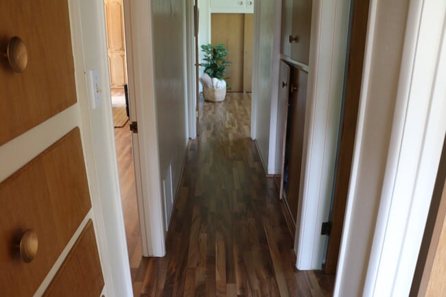 Building Photo - 2000 sq feet 5 bed 3 bath home close to Poly!!