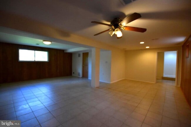 Building Photo - 4015 Heathfield Rd