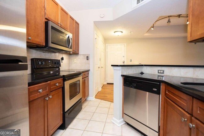 Building Photo - 1250 Parkwood Cir SE