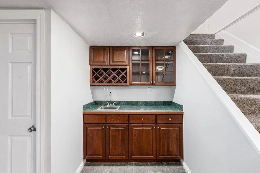 Basement bar - 2078 Coleman Dr