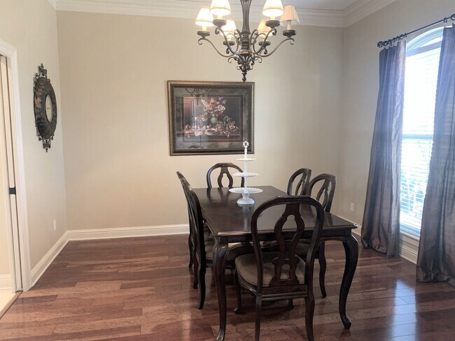Building Photo - CARRIAGE OAKS CROSSING