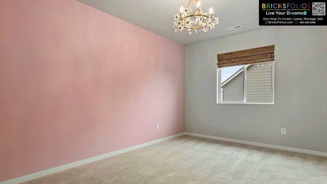 Building Photo - 5 BEDROOMS | A/C | 3-CAR GARAGE | FENCED BACKYARD | 2,780 SQ. FT. | CONVENIENT TO JBLM