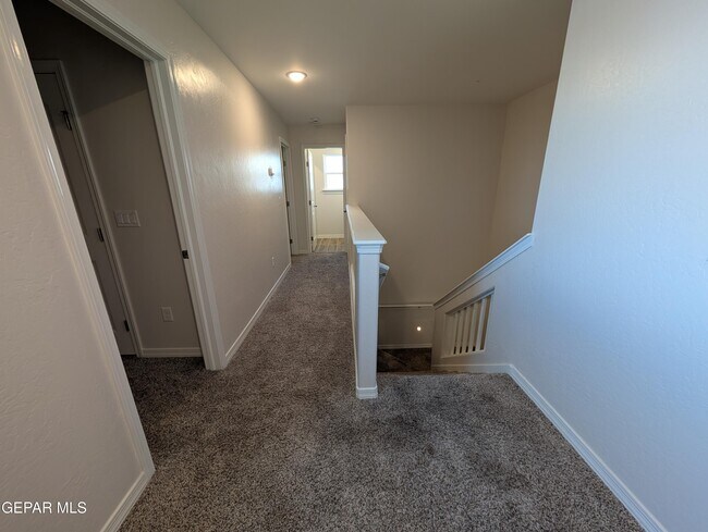 Building Photo - 517 La Entrada Cir