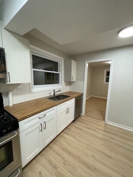 Building Photo - 7202 W Crain St