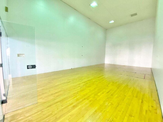 Building Photo - 3203 Glenmoor Dr