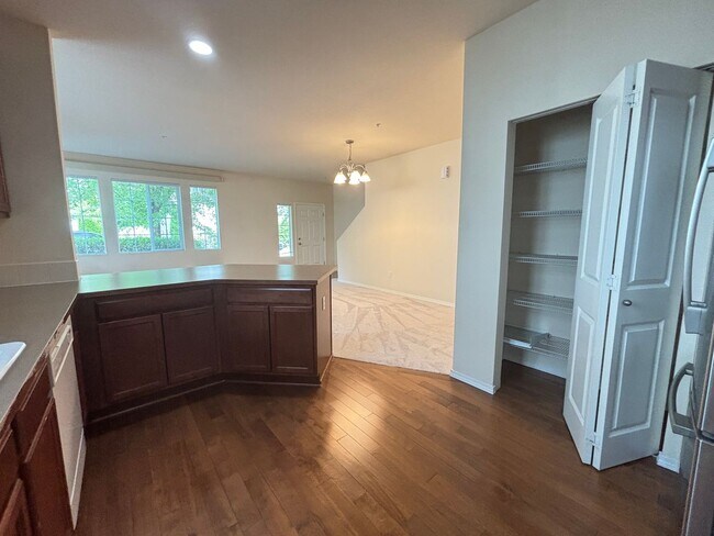 Building Photo - 3 Bedroom Condo in Dupont