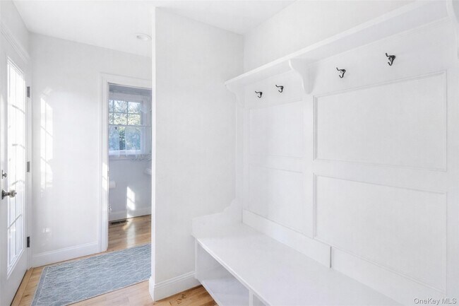 Building Photo - 435 Luptons Point Rd