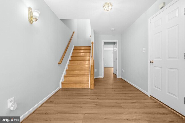 Building Photo - 6687 Roderick Loop