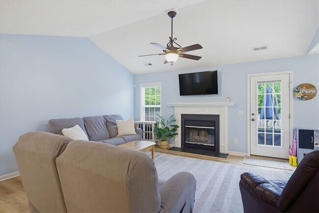 Building Photo - Beautiful home in The Neighborhoods of Holly Ridge