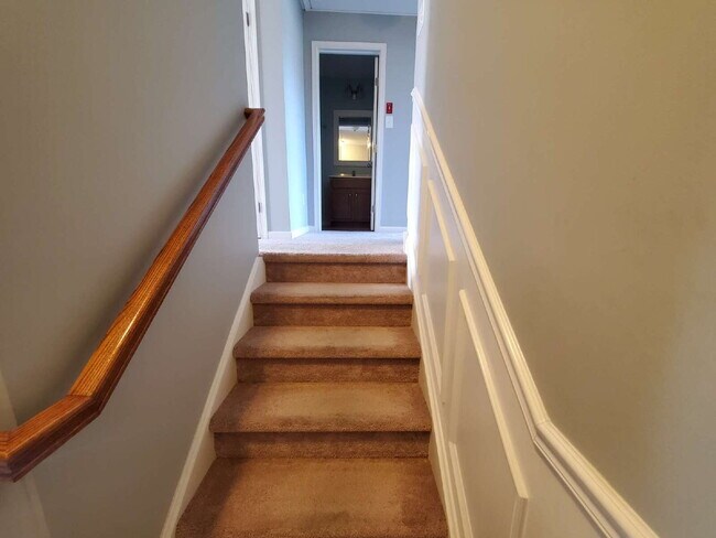 Building Photo - Impeccable 3 Bed / 2.5 Bath Townhome – Packed with Custom Upgrades!