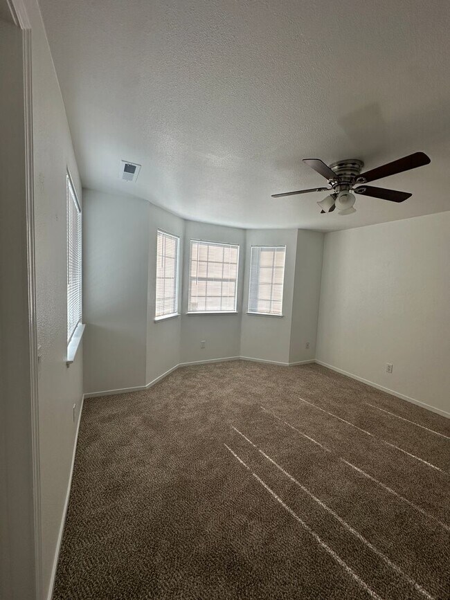 Building Photo - 3954-3958 Village Dr