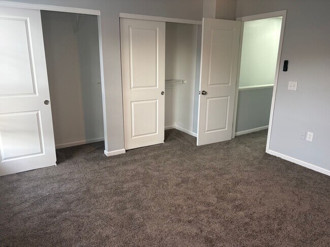 Building Photo - Charming & NEWLY Renovated 2-Bedroom Condo...