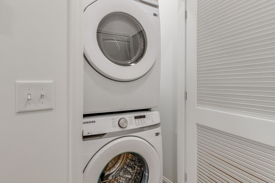 Building Photo - 133 Harden St