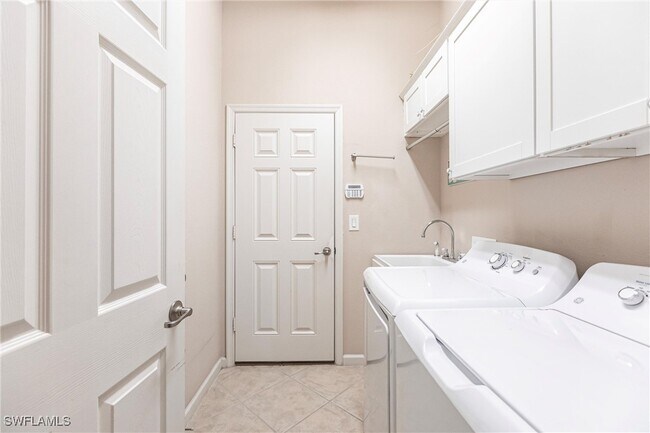 Building Photo - 3640 Lakeview Isle Ct