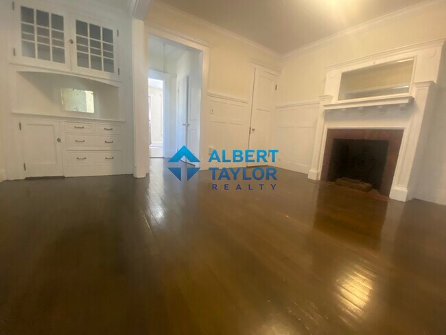 Building Photo - 460 Park Dr