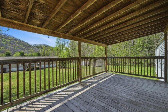 Building Photo - 267 Maddux Farm Dr