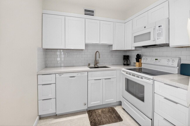 Building Photo - 173 Flanders C