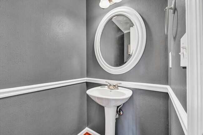 Building Photo - 221 Minnie Bell Ln