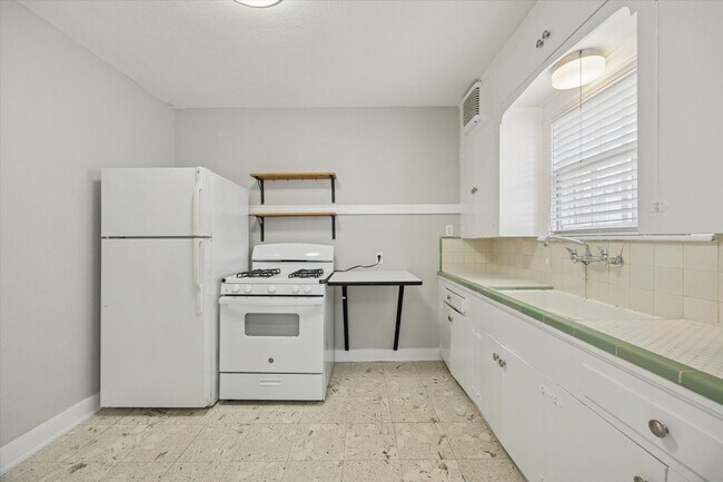 Building Photo - 1810 W Alabama St