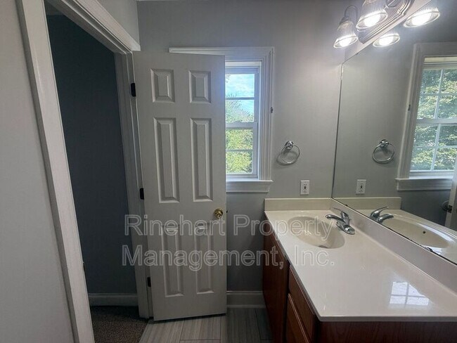 Building Photo - 1668 Flintwood Dr