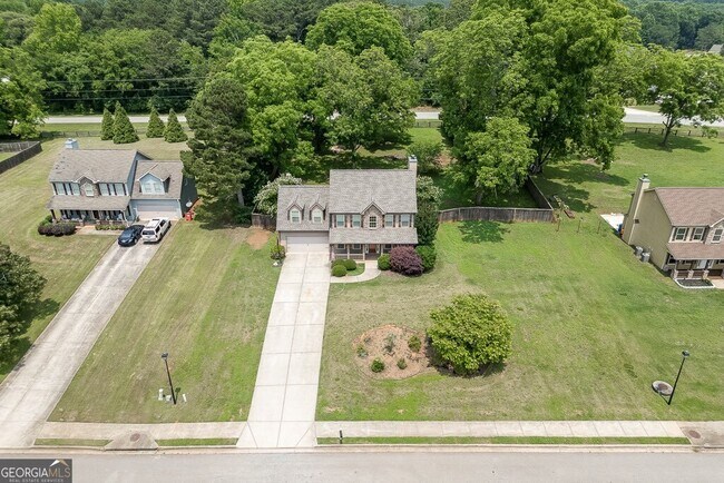 Building Photo - 323 Deer Run Dr