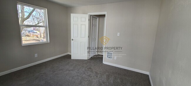 Building Photo - Renovated Fenced 4 Bedroom with 1.5 Bath, in Near East Side Available NOW!