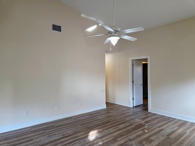 Building Photo - 1717 Needles Ln E