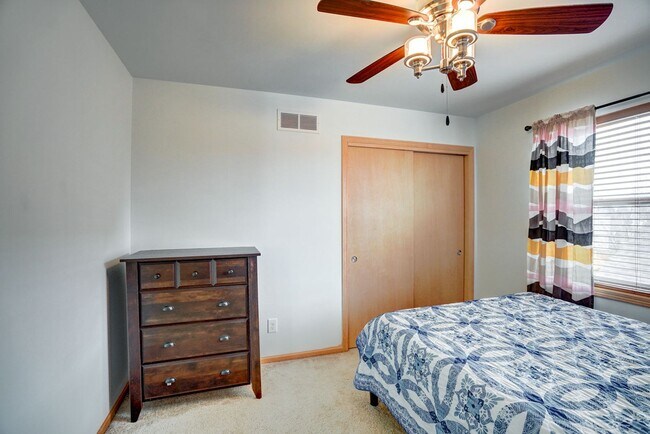 Building Photo - 818 Redan Dr