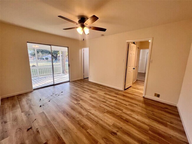 Building Photo - 307 W Gibson