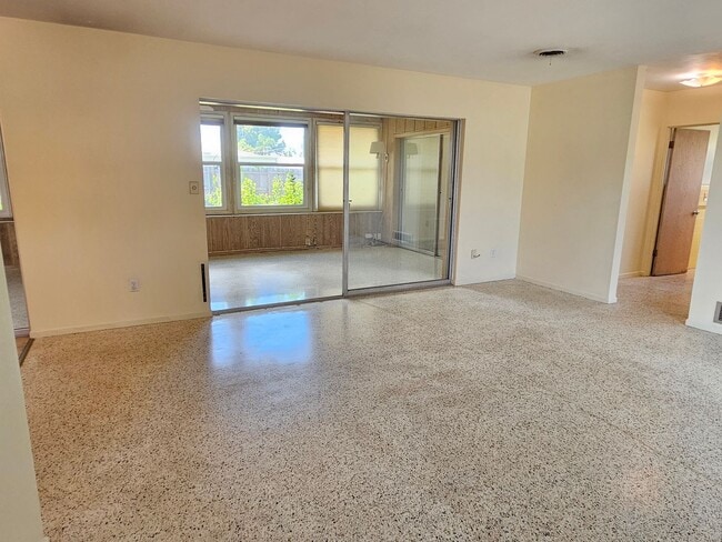 Building Photo - 264 Glen Oak Rd