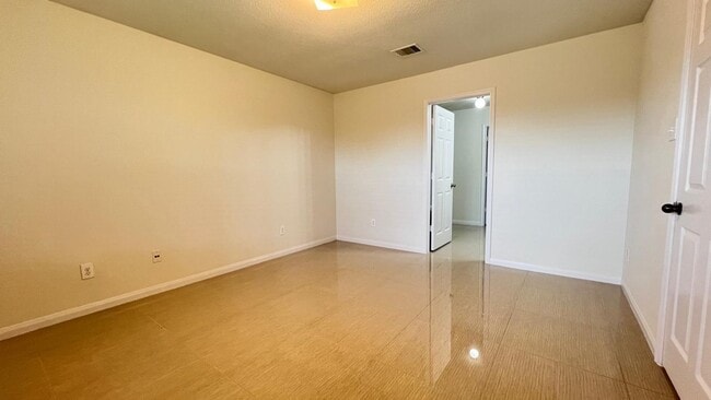 Building Photo - 6906 Clover Walk Ln