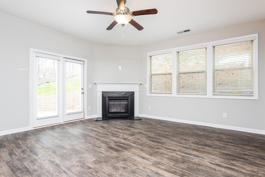 Building Photo - 387 Lenore Ct