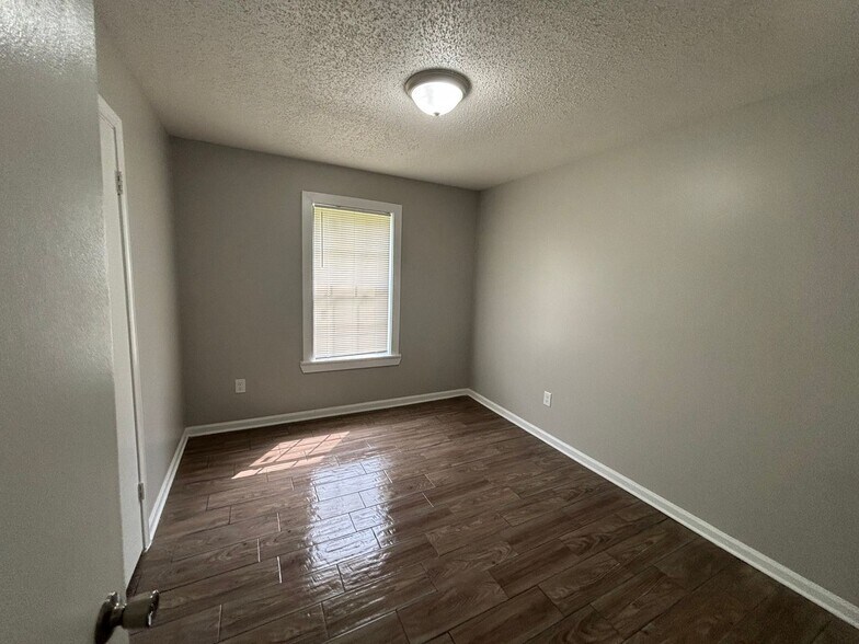 Building Photo - 5293 Beaverton Dr