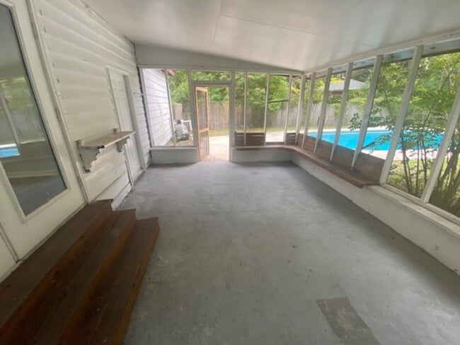Building Photo - 6214 Thumper St