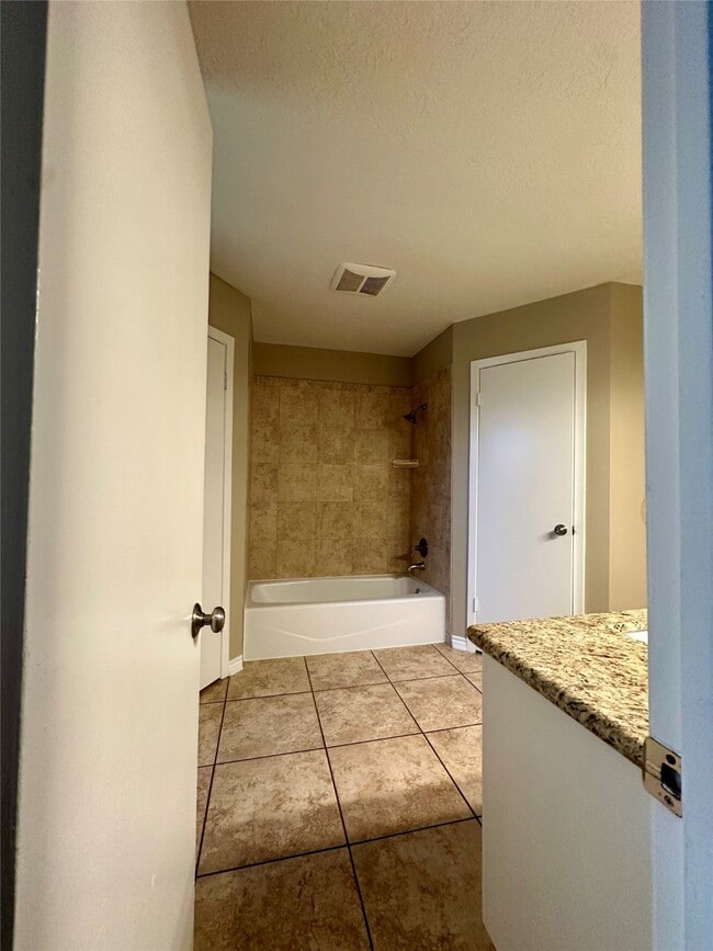 Building Photo - 1111 E Brompton Dr