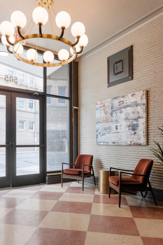 Building Photo - 505 E Travis St