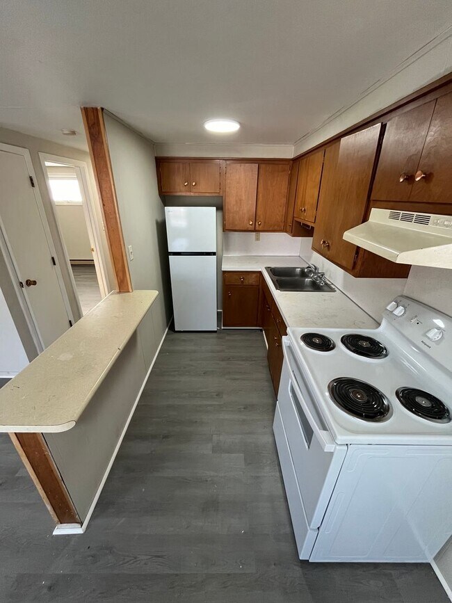 Building Photo - 104-110 Maple Lane