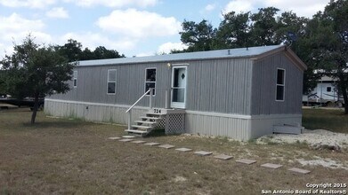 Building Photo - Very Cute 2/2 With Lake Access and Ammenities