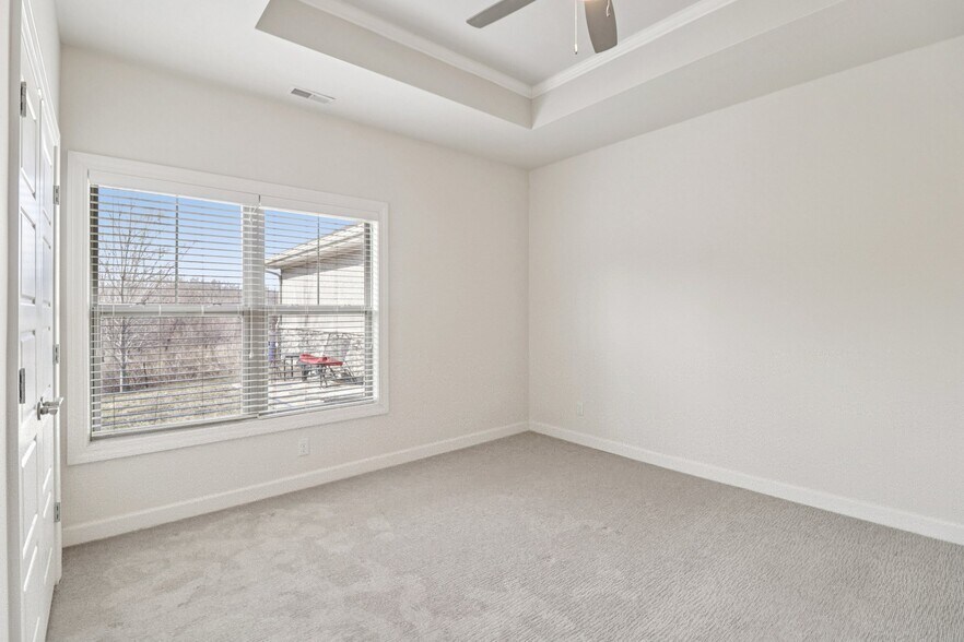 Building Photo - 9776 Montclaire Dr