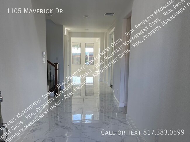 Building Photo - 1105 Maverick Dr