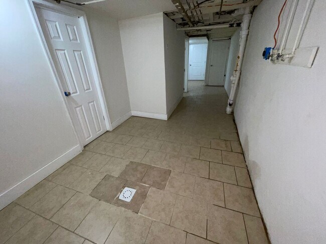 Building Photo - 6430 1/2 Tulip Street