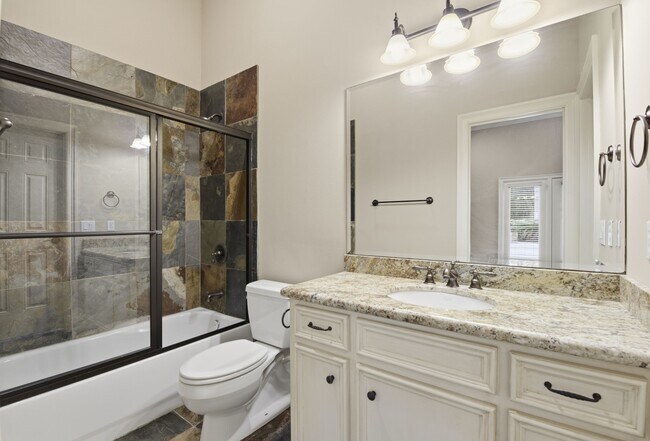 Building Photo - 30 N Palmiera Cir