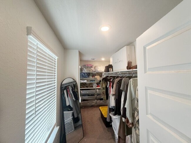 Building Photo - Charming 3 BD/2.5 Located Near Randolph AFB! Move in May 2026!